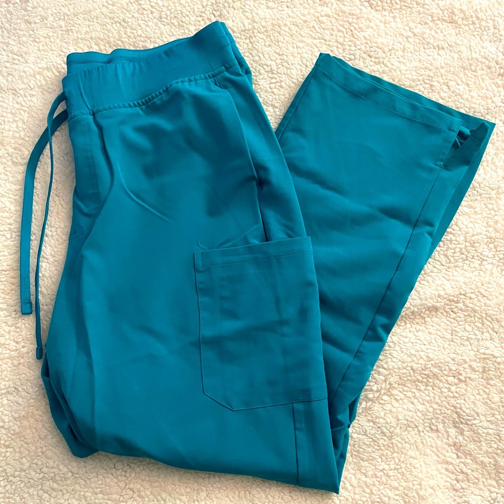 Mandala Teal Scrub Top and Bottom Set - Picture 4 of 5